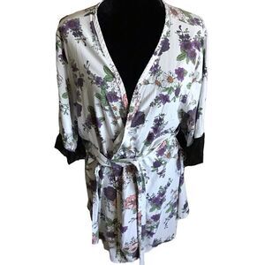 Torrid Robe plus Size 1/2 = 1X/2X lace trim sleeves shrug cover up white